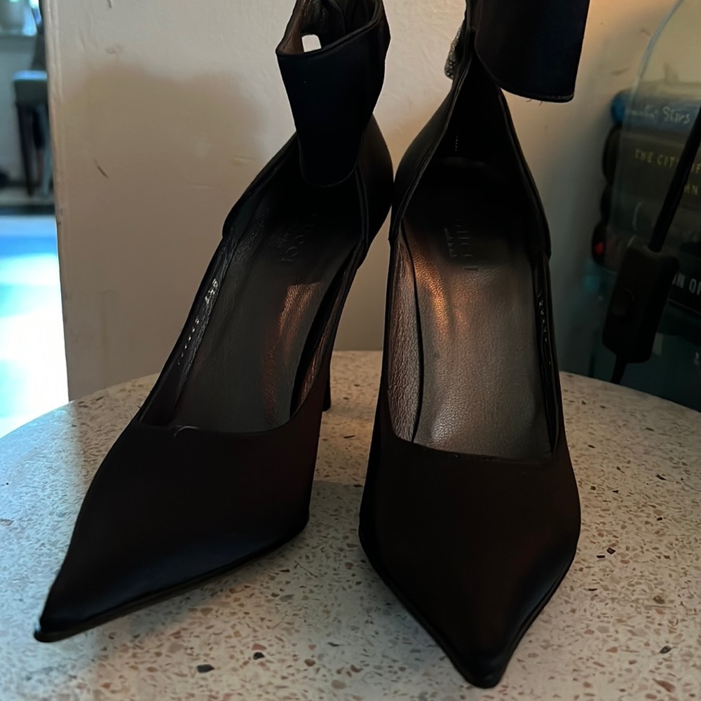 Gucci size 6.5 black satin high heel NWT